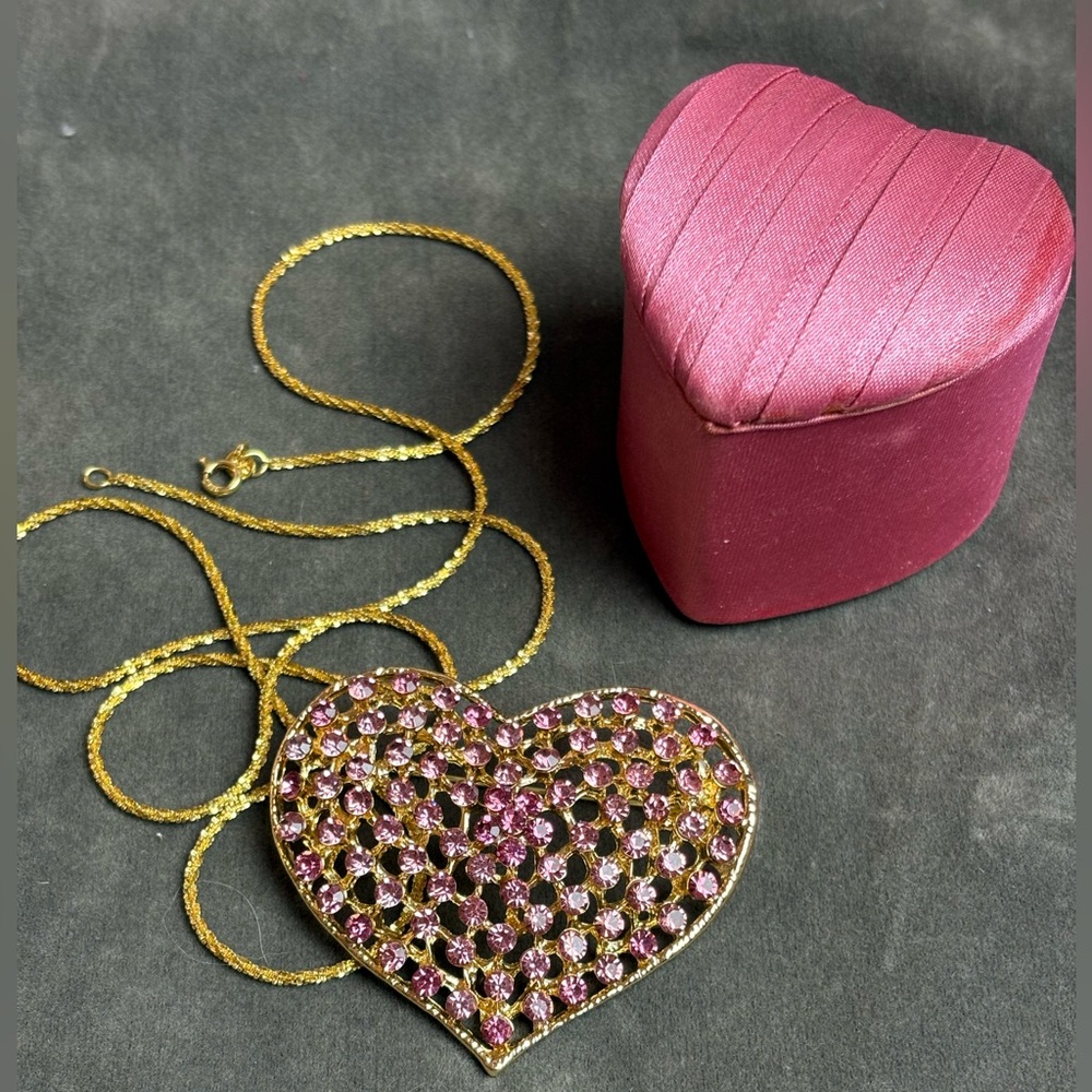 🩷Pretty Pink Heart Brooch Necklace🩷